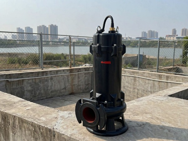 南方潜水泵电机发热变烫原因：介质密度超标、流道淤积堵塞与轴承进砂排查